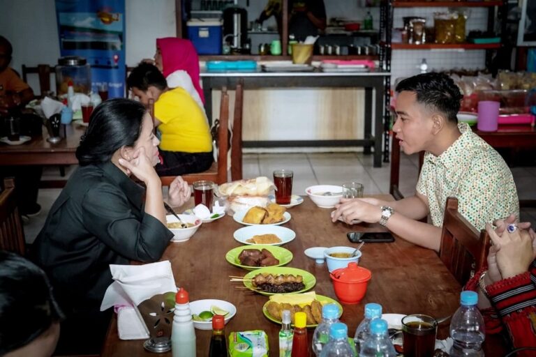 Resmikan Sanggar Inklusi di Jateng, Puan Tampak Akrab dengan Gibran