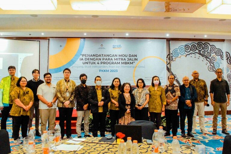 Ilmu Komunikasi FISIP UAJY-Mitra Teken MoU Program PKKM 2023