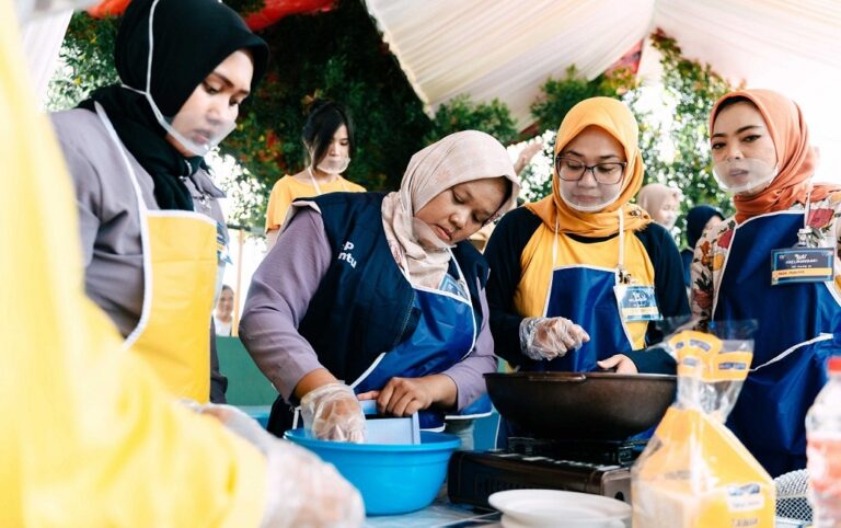 Edukasi Sarapan Kaya Omega 3 & 6 BlueBand Capai Ribuan Keluarga