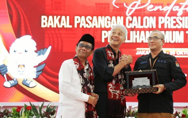Usai Mendaftar di KPU, Ganjar dan Mahfud Merapat ke Rumah Megawati