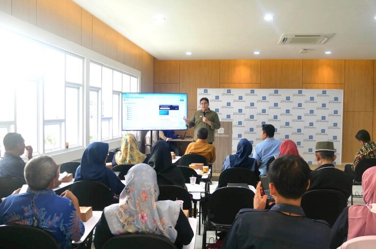 Paramadina-MGMP Ekonomi DKI Gelar ToT Literasi Ekonomi dan Keuangan Digital