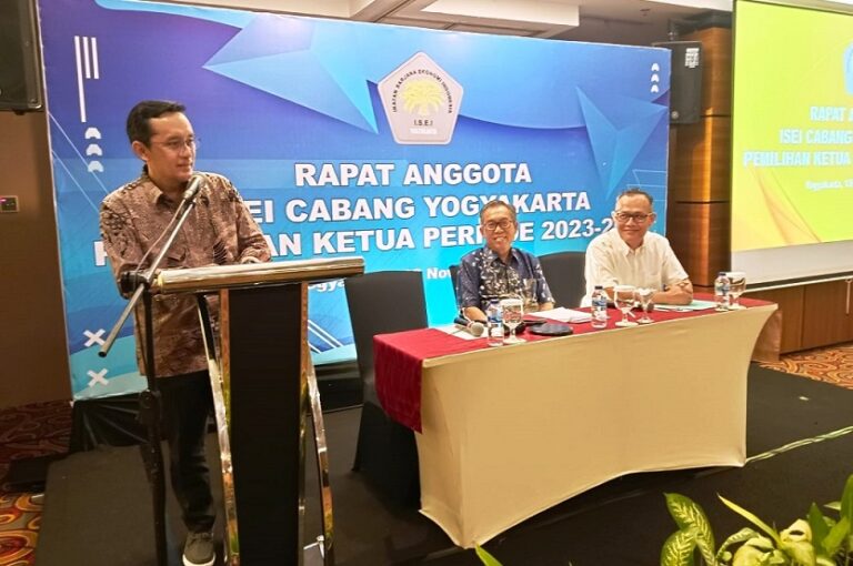 Didi Achjari Ketua ISEI Yogyakarta 2023-2026
