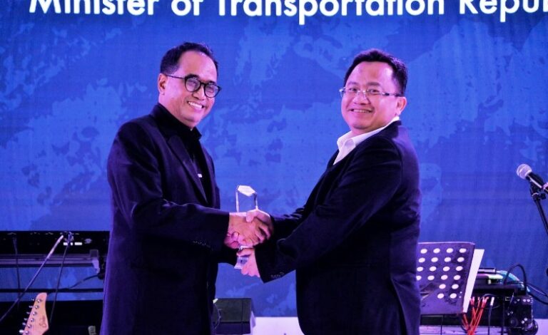 Berkontribusi Tingkatkan Sektor Maritim, Menhub Terima Penghargaan Ini
