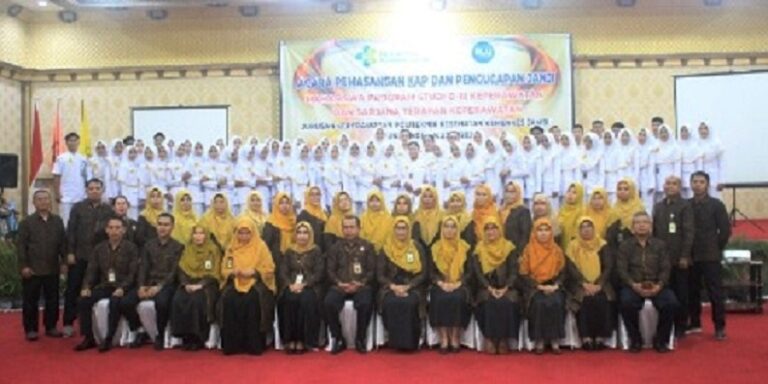 Ukir Sejarah Pendidikan, PT SAL Antarkan Kurnia jadi Perawat Pertama Suku Anak Dalam