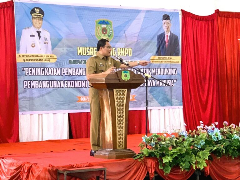 Pj Bupati Edy Junaedi Dorong Realisasi Padang Lawas Bercahaya