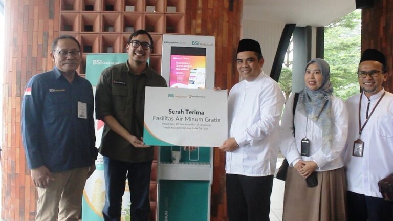 Dukung Kenyamanan Mudik, BSI Maslahat dan BSI Sediakan Dua Mesin Air Minum Gratis di Masjid BSI Cipali dan Cipularang