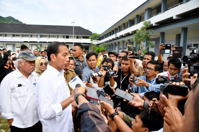 Tanggapi Putusan MK, Presiden Minta Rakyat Bersatu untuk Bekerja