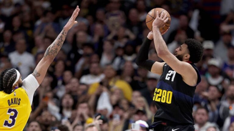 Detik-Detik Menegangkan: Buzzer-Beater Playoff NBA Paling Ikonik Sepanjang Sejarah