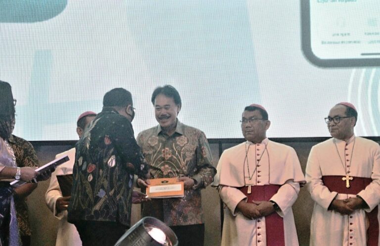 Umumkan Rencana Kedatangan Paus Fransiskus, Menag Dukung Penuh Pengurus LP3KN