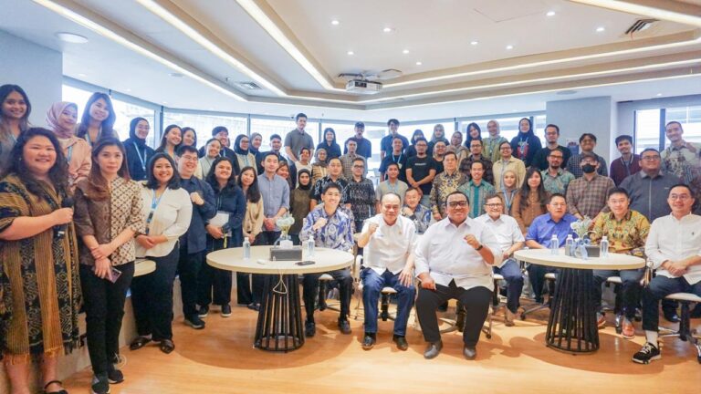 Kunjungi Kantor Ajaib, Menkominfo Dukung Ajaib Wujudkan Indonesia Emas via Teknologi