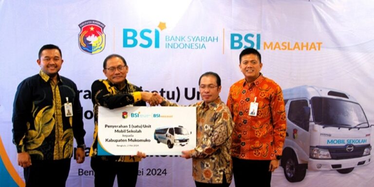 BSI Maslahat dan Bank BSI Hibahkan Mobil Sekolah kepada Kabupaten Mukomuko