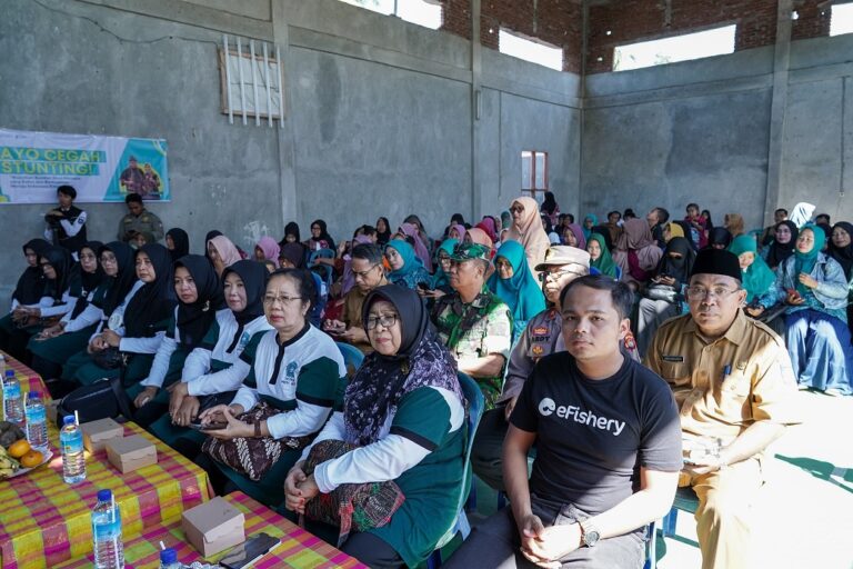 Kurangi Stunting, eFishery Bagikan 100 Kg Ikan dan Edukasi Masyarakat Lombok Timur untuk Konsumsi Ikan