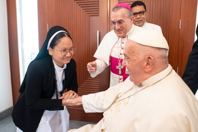 Sepatu Bertuah: Sr Irene OP Bertemu Paus