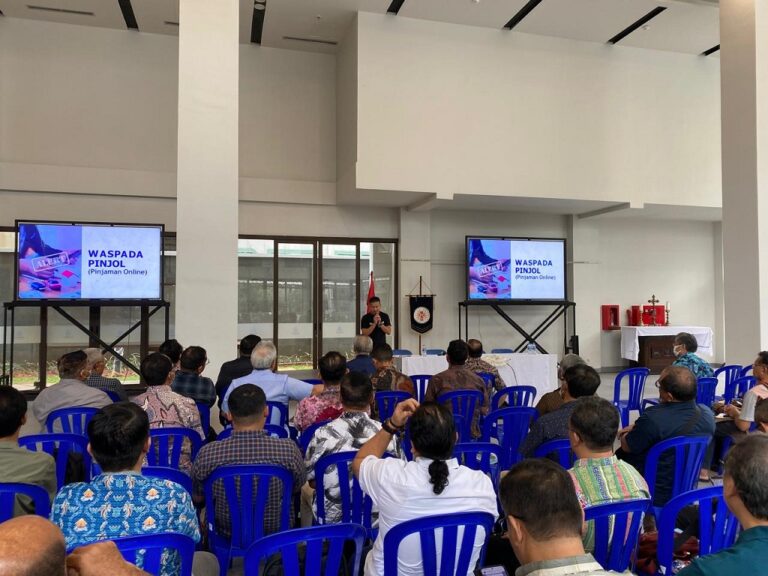 Dari Katedral Jakarta:  Ini Kiat Lepas Teror Pinjol Ilegal