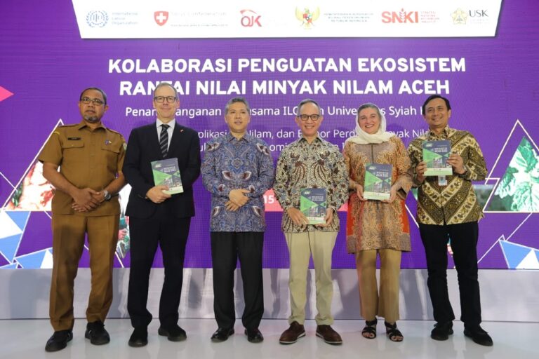 ILO, Universitas Syiah Kuala dan OJK Bersatu untuk Mentransformasi Sektor Minyak Nilam Aceh