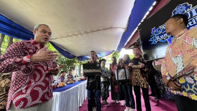 Tower Bersama Infrastructure Tingkatkan Inklusivitas Sosial dan Kemandirian Ekonomi Generasi Muda dengan Rumah Batik TBIG