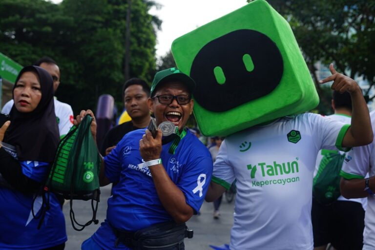 Ratusan Peserta Meriahkan EasyWalk HUT ke-7 Easycash di CFD Jakarta