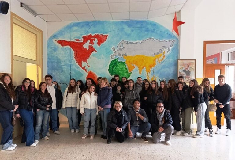 Pelajar SMA di Salerno, Italia Belajar Bhinneka Tunggal Ika dan Angklung