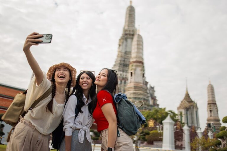 5 Tips Jaga Keamanan Saat Travelling dari Bank DBS Indonesia & Chubb