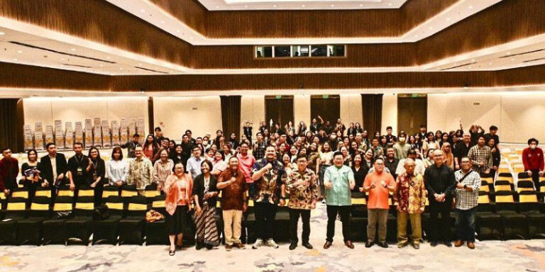 Bantu Kuliah Mahasiswa, Alumni Atma Jaya Galang Beasiswa