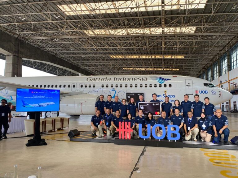 UOB Indonesia dan Garuda Indonesia Luncurkan Livery Eksklusif Menampilkan Garuda Indonesia UOB Card