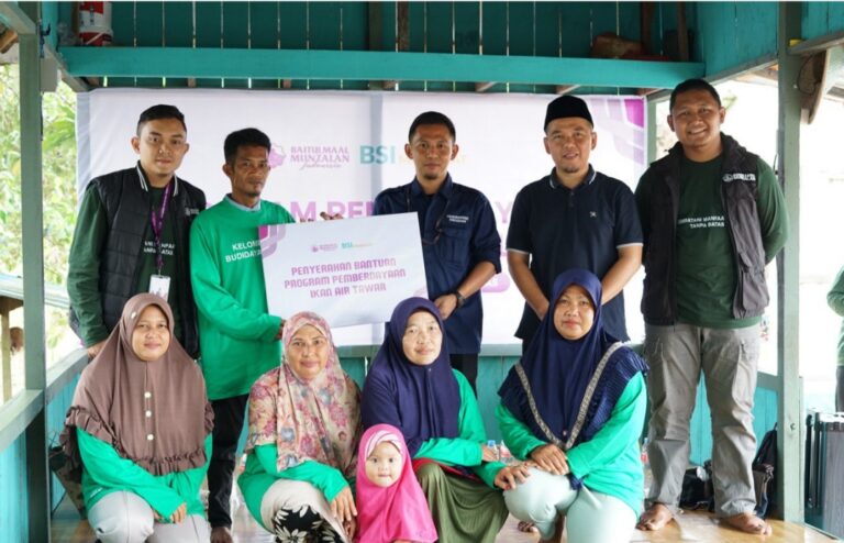BSI Maslahat Dorong Kemandirian Ekonomi Mustahik dengan Program Budidaya Ikan Air Tawar
