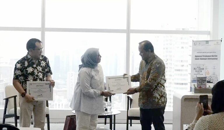 Dr Peni Hanggarini Kupas Konsep Diplomasi Pertahanan Maritim Indonesia Lewat Buku