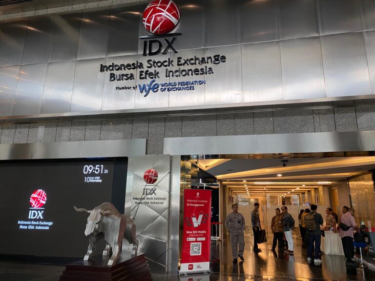 IHSG Positif 0,83% ke Level 5.924, Trader Diimbau Cermati Eskalasi Geopolitik dan Data Inflasi AS
