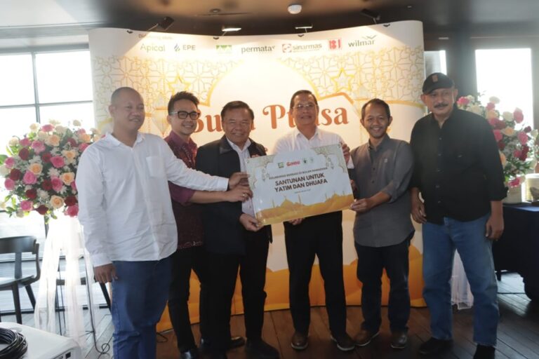 Forwatan-Tiga Asosiasi Hilir Sawit Berbagi Manfaat Produk Turunan Sawit kepada Ratusan Yatim Piatu