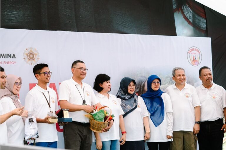 Dukung Ketahanan Pangan, PGE dan UGM Gelar Panen Raya Katrili 2025 Bersama Petani Tonsewer, Minahasa