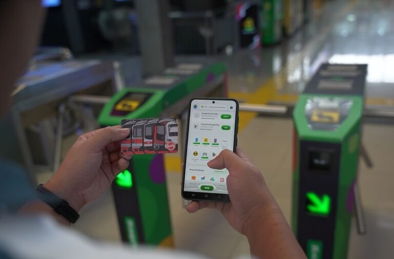 Kartu Multi Trip KRL Kini Bisa Top Up Lewat GoPay