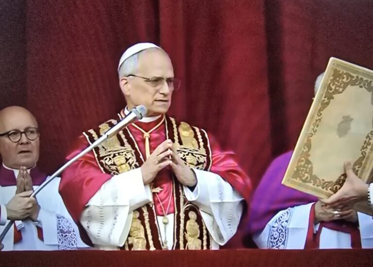 Paus Leo XIV di Mata Padre Marco