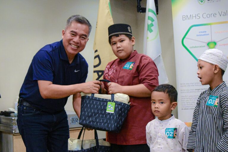 BSI Maslahat dan Bundamedik Gelar Khitanan Massal Anak Dhuafa