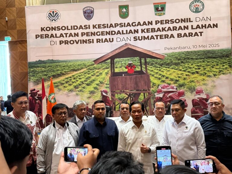 Bersama Gapki, Menteri LH Pastikan Kesiapan Antisipasi Karhutla di Riau