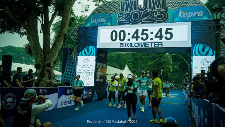 BSI Maslahat Hadirkan Mobil Musholla dan Ambulans untuk Peserta Jogja Marathon 2025