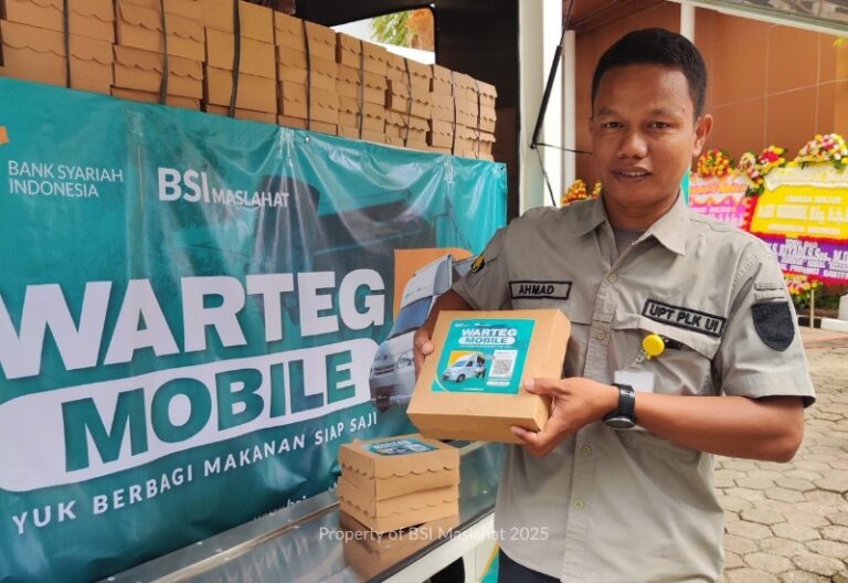 BSI Maslahat Hadirkan Layanan MCU Gratis dan Salurkan Paket Makan Gratis Lewat Warteg Mobile di UI