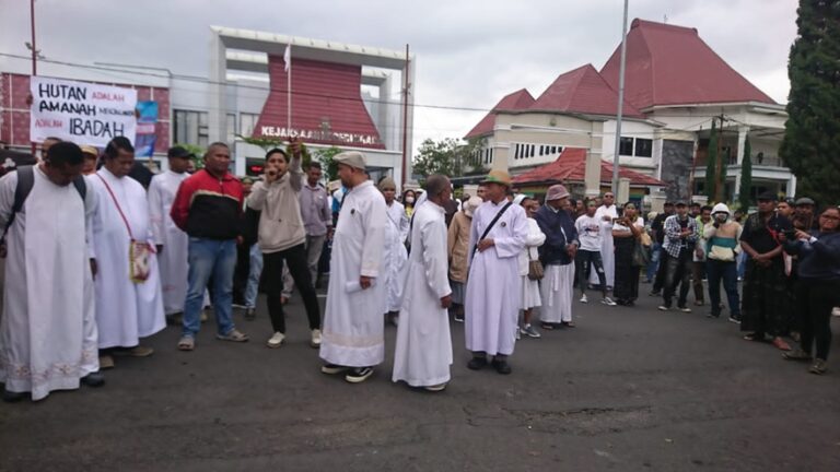 Aksi Damai Umat Katolik Kevikepan Bajawa dalam Peringatan Hari Lingkungan Hidup Sedunia