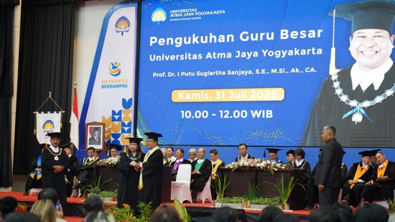 Dikukuhkan jadi Guru Besar, Dr I Putu Sugiartha Sanjaya Sampaikan Urgensi Pengungkapan Kepemilikan Ultimat Sektor Nonperbankan di Indonesia