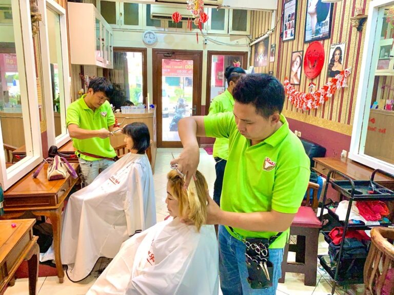 Mimpi Bangun Usaha dan Berdayakan Orang Lain, De’cuts Kini jadi Salon Pilihan