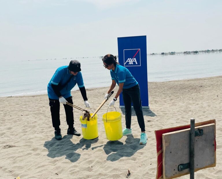 AXA Financial Indonesia Perkuat Komitmen Keberlanjutan melalui Aksi Nyata Bersih Pantai di Pesisir Banten