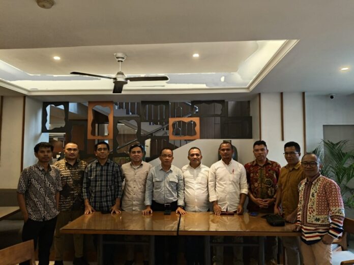 Foto bareng advokat