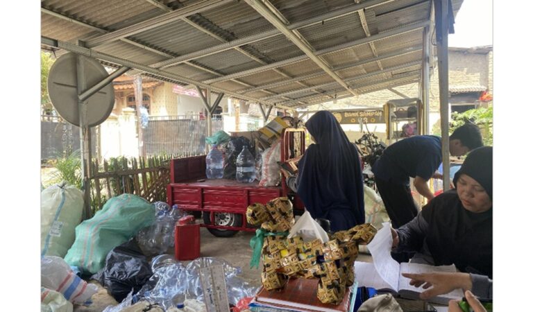 Gandeng T Care, MR DIY Tingkatkan Edukasi dan Kapasitas Komunitas Bank Sampah di Jabodetabek dengan Program Waste to Empower