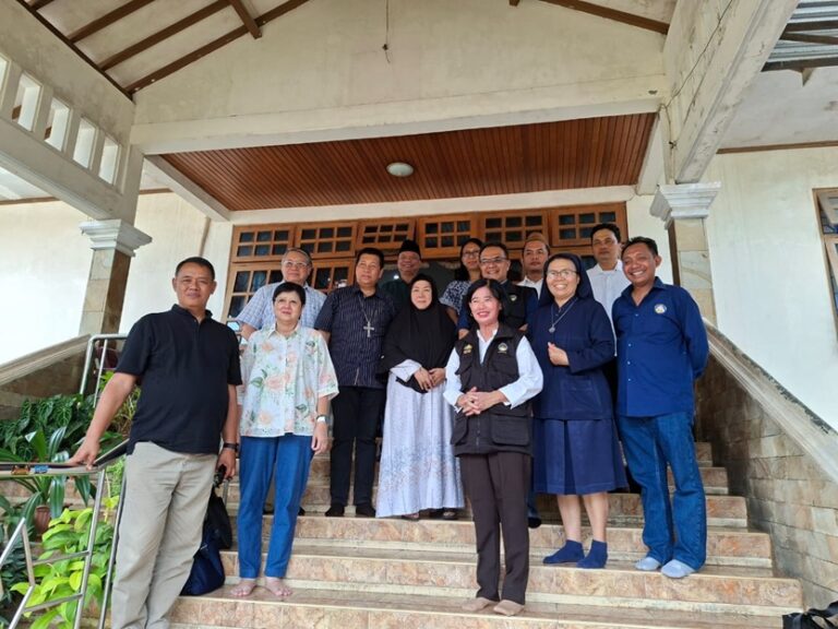Ponpes Al Hidayah, Purwokerto: Wajah Ceria Itu Melukiskan Pribadi Pengasuhnya