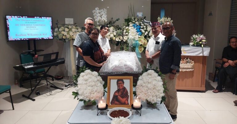 Hermien Kleden, Sang Guru dan Kakak Kami—OBITUARI