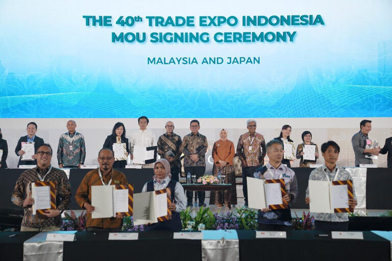 131 MoU Senilai USD 9, 98 Miliar Antara Pelaku Usaha Indonesia dan Buyer Luar Ditandatangani