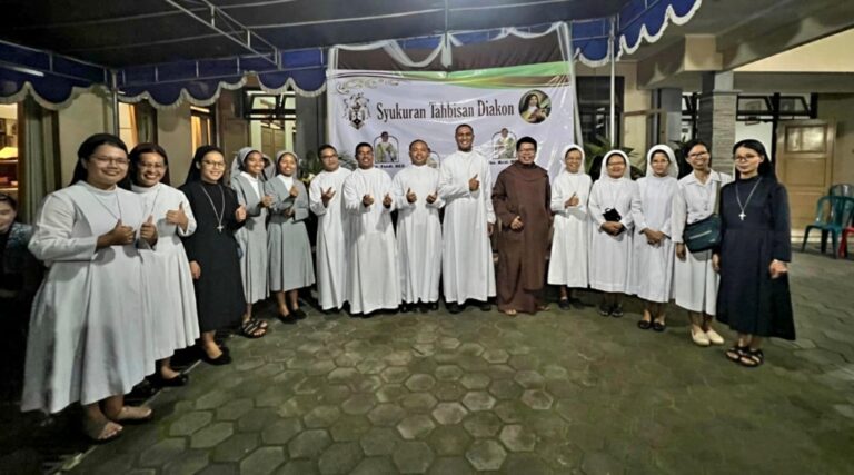 Tahbiskan Diakon OCD, Mgr Rubiyatmoko: Melayani Harus Didasarkan pada Kekuatan Doa