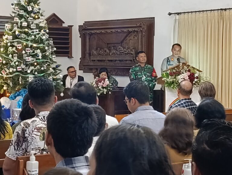Jaga Toleransi Antarumat Beragama, Kapolsek Ngaglik-Koramil-Banser Sambangi GKJ Pusung di Malam Tahun Baru