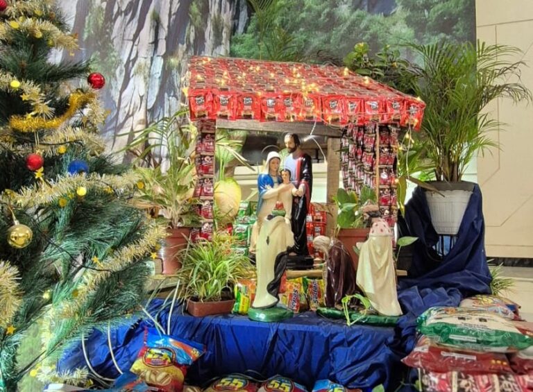 Pohon Natal Zero Waste Bukti Nyata Kepedulian Umat Katolik Kraksaan