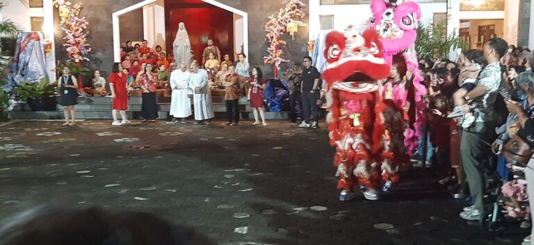 Misa Imlek di Gereja Kumetiran: Dari Angpau hingga Takjil bagi Sesama