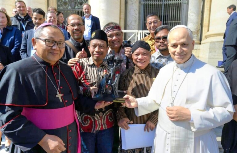 Patung St Yusuf Arimatea, Pertama Dibuat di Indonesia untuk Paus Leo XIV